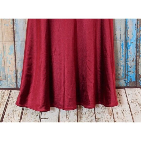 By & By Womens Size 1 Red Sleeveless Scallop Edge Pleated Fit & Flare Dress - Picture 4 of 7